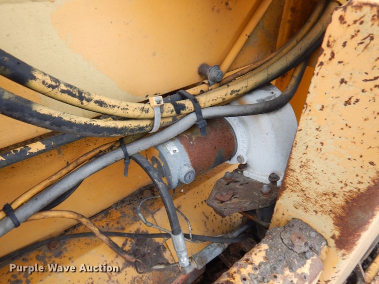 image for item AF9277 2001 Blaw-Knox PF-4410  paver