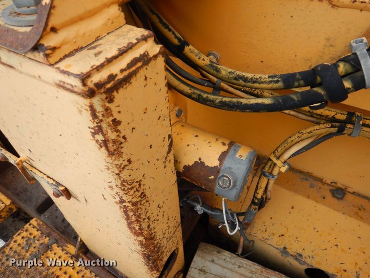 image for item AF9277 2001 Blaw-Knox PF-4410  paver