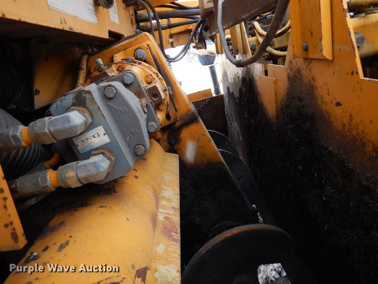 image for item AF9277 2001 Blaw-Knox PF-4410  paver