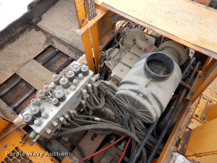 image for item AF9277 2001 Blaw-Knox PF-4410  paver