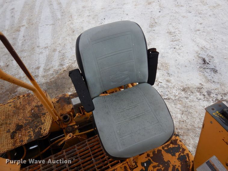 image for item AF9277 2001 Blaw-Knox PF-4410  paver