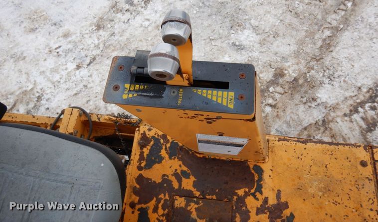 image for item AF9277 2001 Blaw-Knox PF-4410  paver