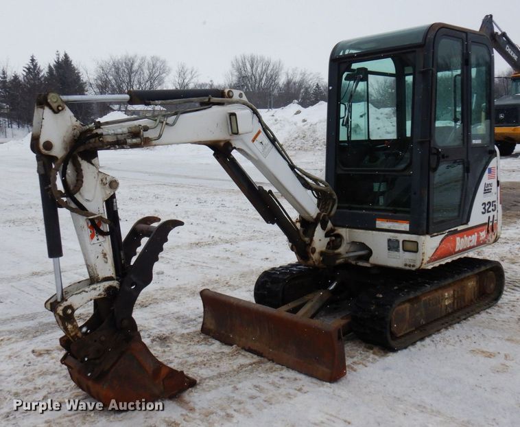 image for item AF9278 2001 Bobcat 325D  mini excavator