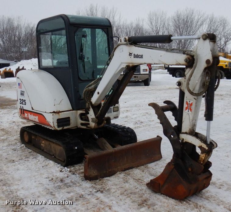 image for item AF9278 2001 Bobcat 325D  mini excavator