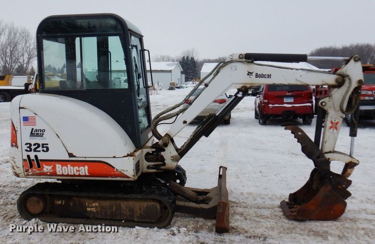 image for item AF9278 2001 Bobcat 325D  mini excavator
