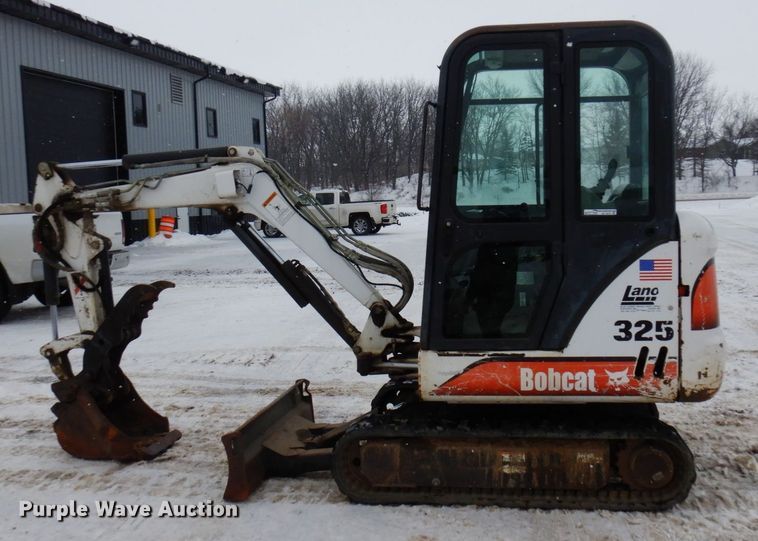 image for item AF9278 2001 Bobcat 325D  mini excavator
