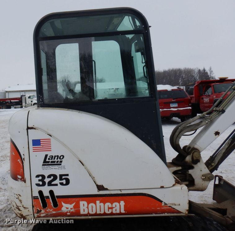 image for item AF9278 2001 Bobcat 325D  mini excavator