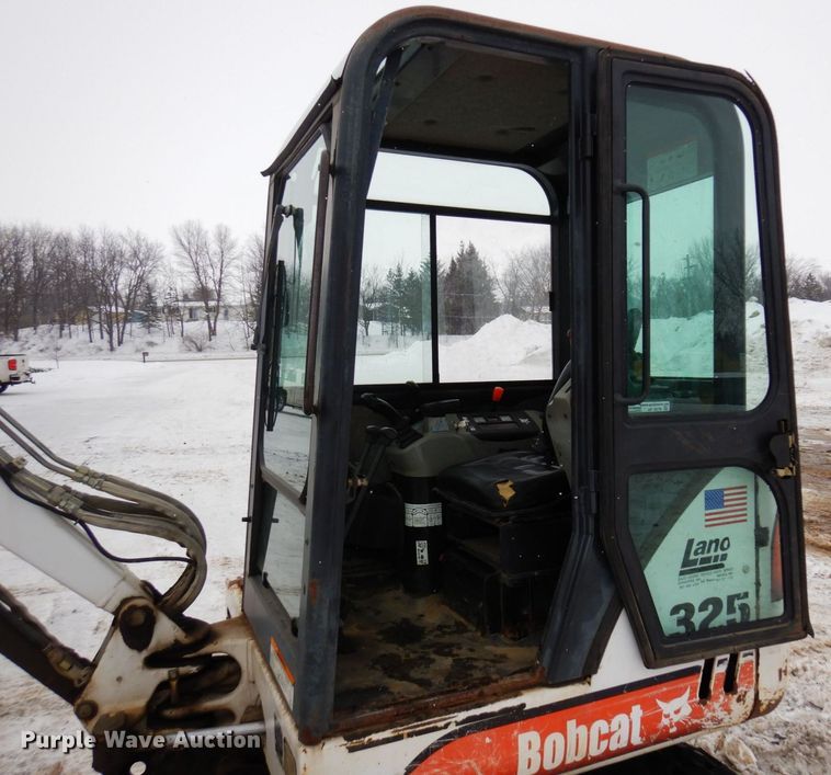 image for item AF9278 2001 Bobcat 325D  mini excavator
