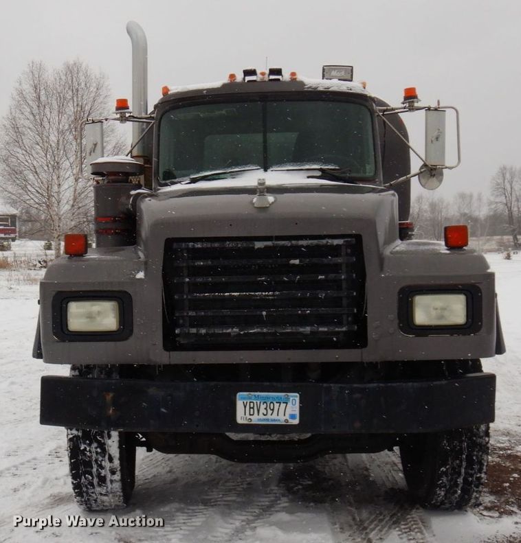 image for item AF9441 1994 Mack RD  water truck