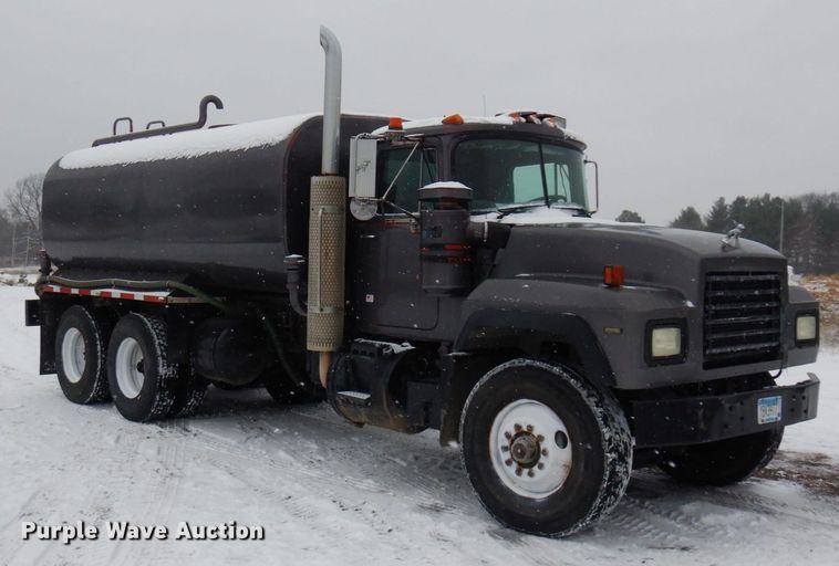 image for item AF9441 1994 Mack RD  water truck