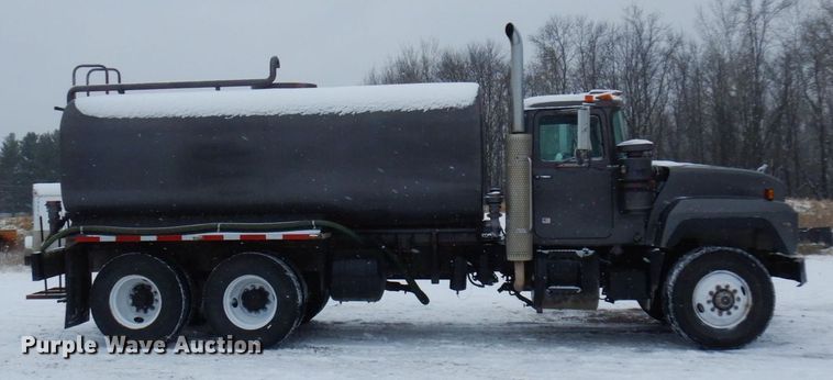 image for item AF9441 1994 Mack RD  water truck