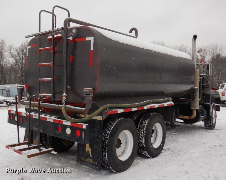 image for item AF9441 1994 Mack RD  water truck