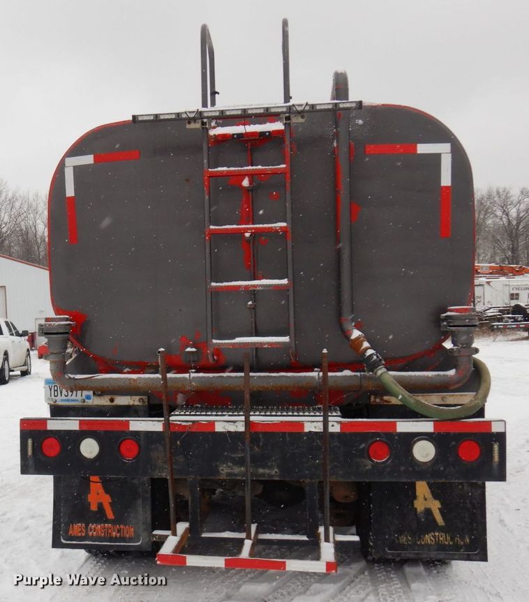 image for item AF9441 1994 Mack RD  water truck