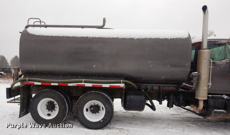 image for item AF9441 1994 Mack RD  water truck