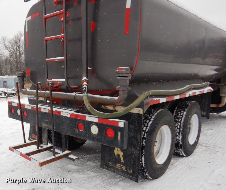 image for item AF9441 1994 Mack RD  water truck