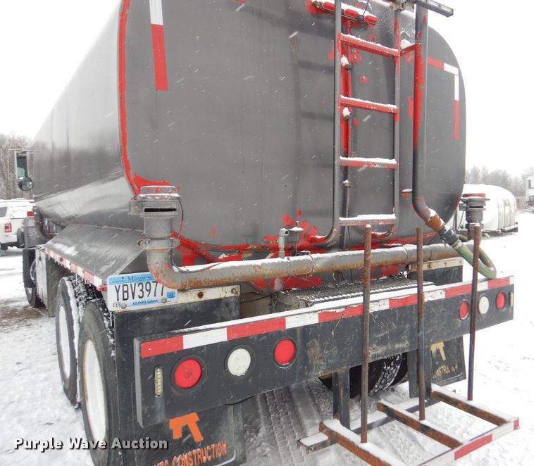 image for item AF9441 1994 Mack RD  water truck