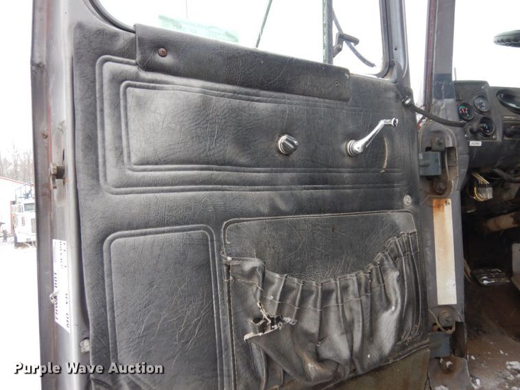 image for item AF9441 1994 Mack RD  water truck