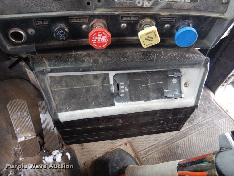 image for item AF9441 1994 Mack RD  water truck