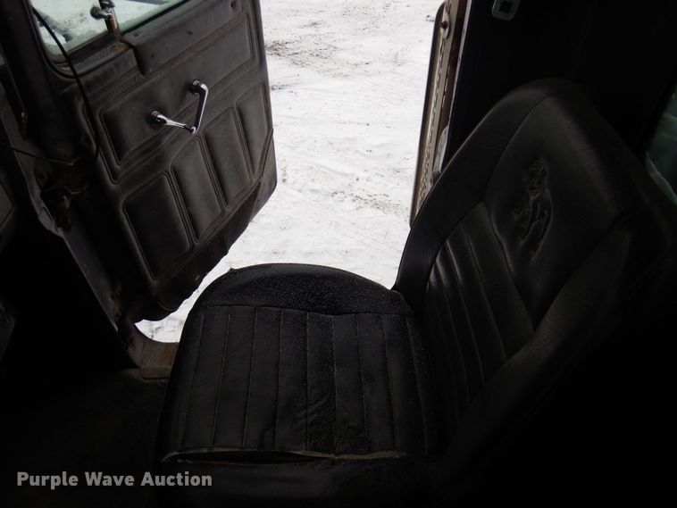 image for item AF9441 1994 Mack RD  water truck