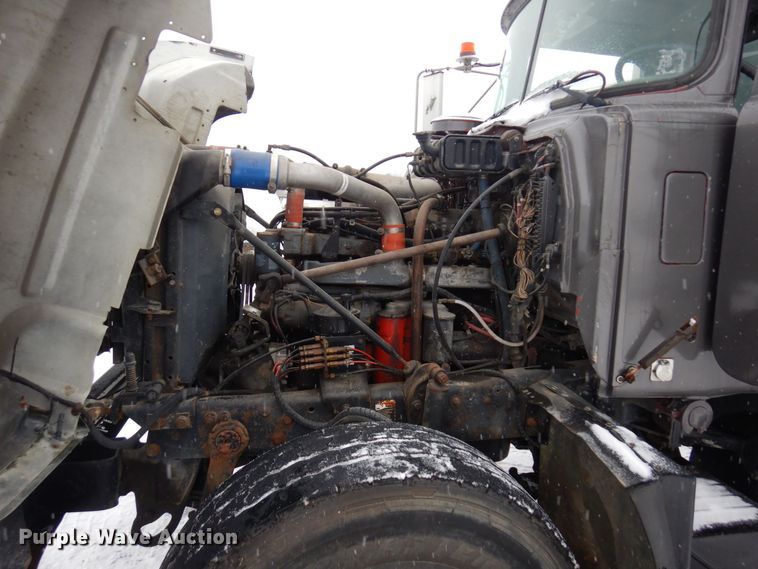 image for item AF9441 1994 Mack RD  water truck