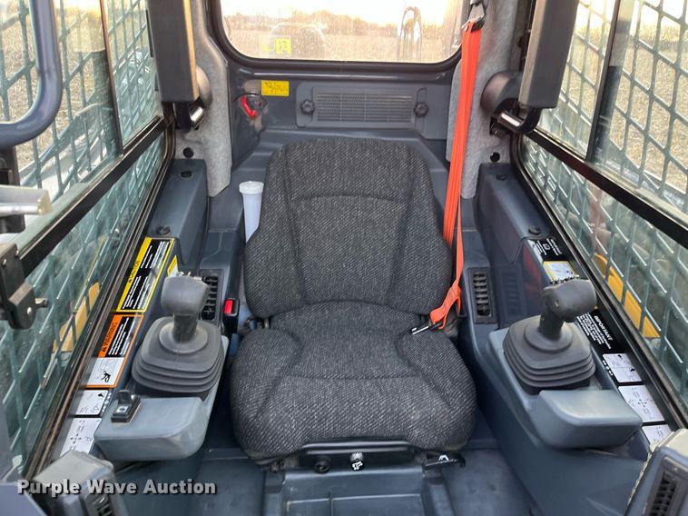 image for item DG5418 2019 John Deere 325G  tracked skid steer loader