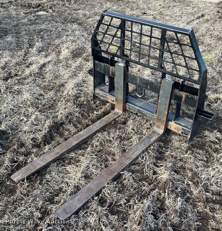 image for item DG5422 John Deere  48" L skid steer forks