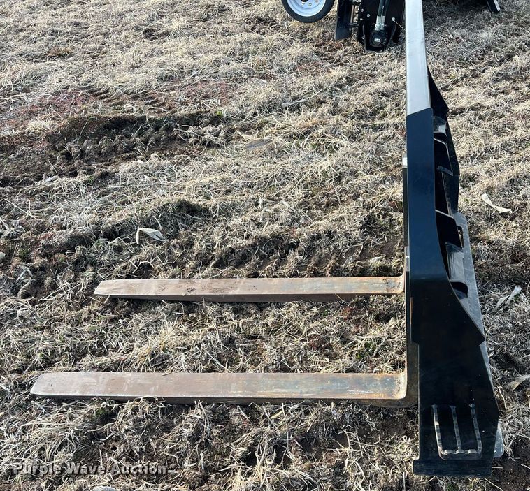 image for item DG5422 John Deere  48" L skid steer forks