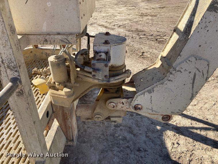 image for item DJ6151 1995 Snorkelift ATB-60ALFO  boom lift