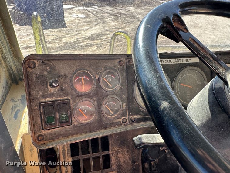 image for item DJ6156 1995 Euclid R40  haul truck