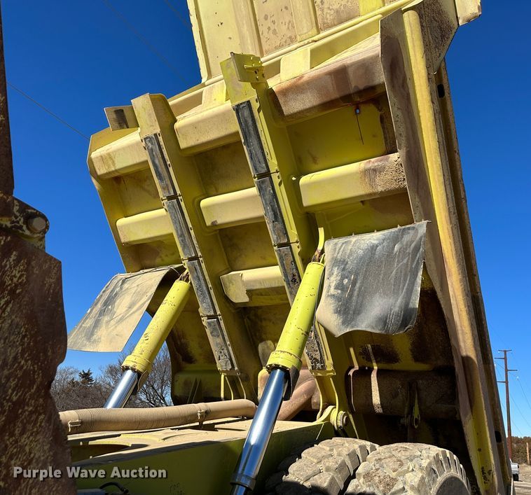 image for item DJ6156 1995 Euclid R40  haul truck