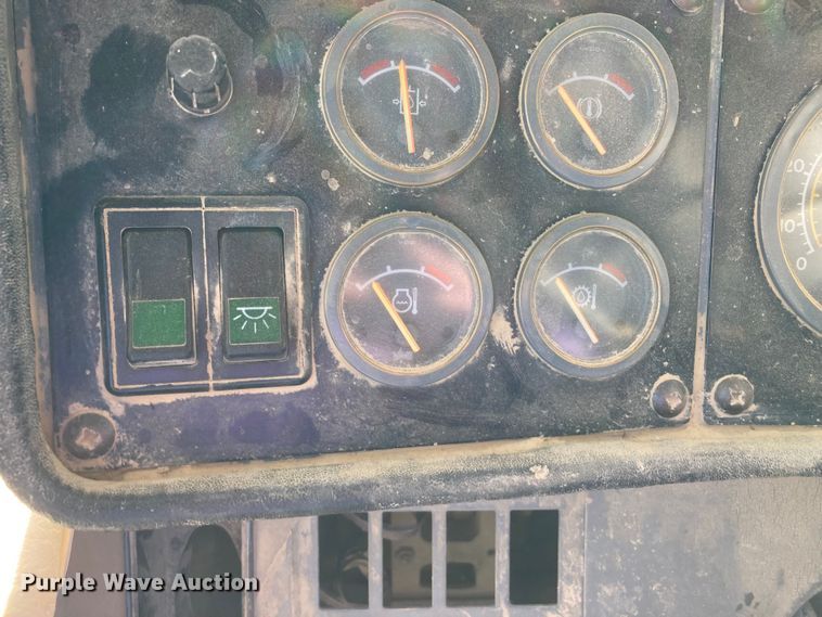 image for item DJ6159 1997 Euclid R40  haul truck