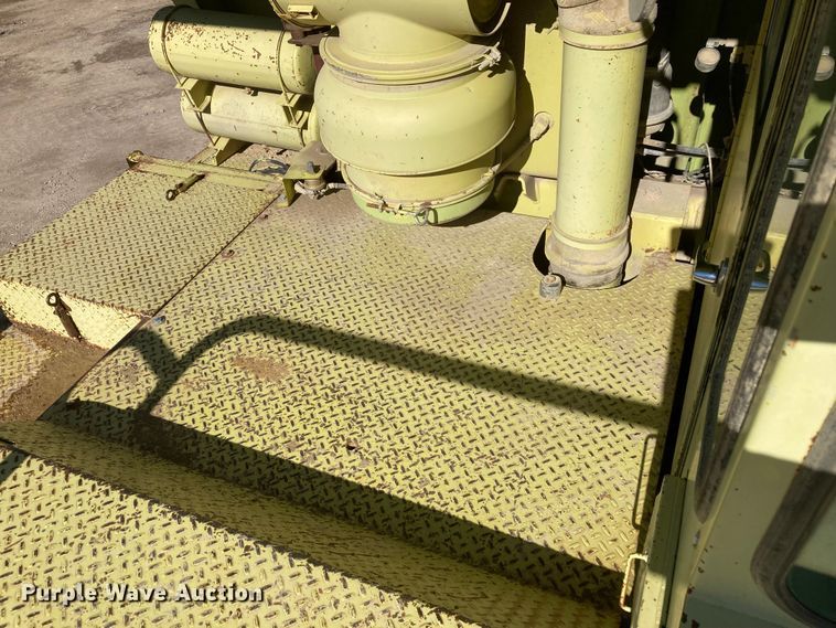 image for item DJ6160 1992 Euclid R35  haul truck