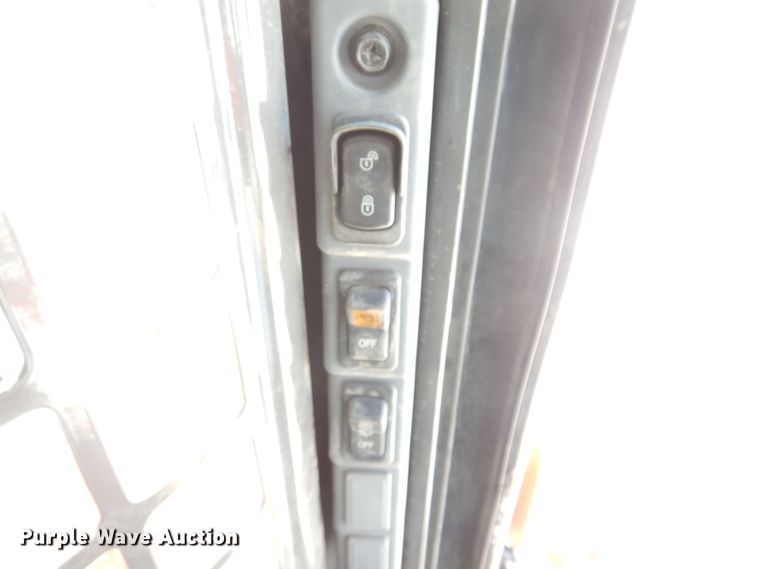 image for item DK5150 2019 Kubota SSV75  skid steer loader