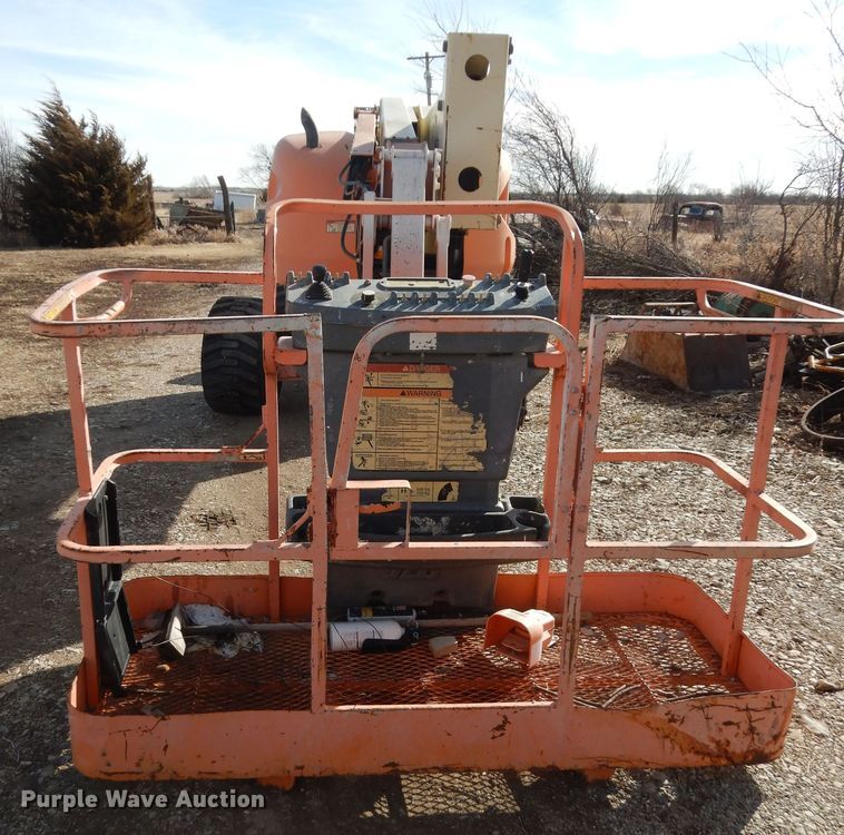 image for item DK7610 2000 JLG 450AJ  boom lift