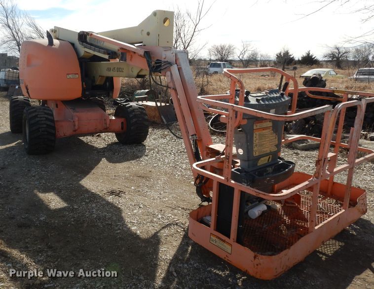 image for item DK7610 2000 JLG 450AJ  boom lift