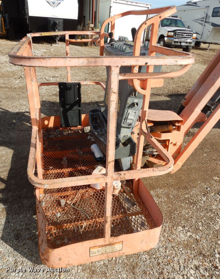 image for item DK7610 2000 JLG 450AJ  boom lift