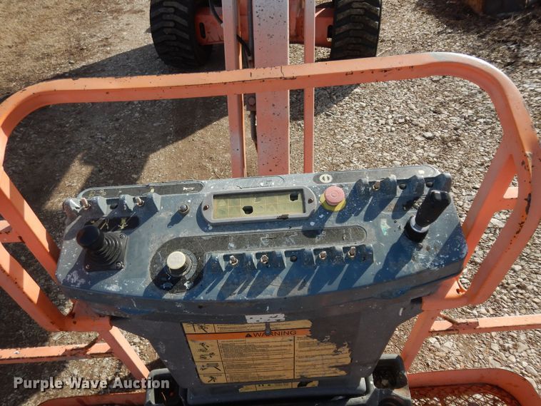 image for item DK7610 2000 JLG 450AJ  boom lift