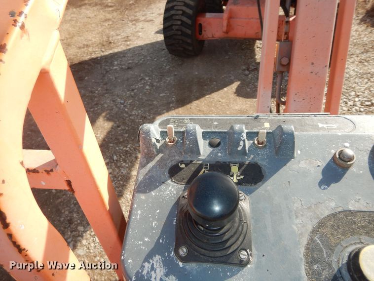 image for item DK7610 2000 JLG 450AJ  boom lift