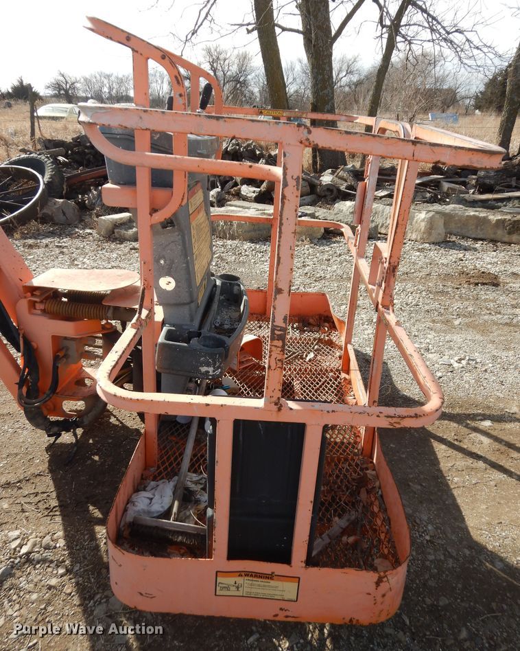 image for item DK7610 2000 JLG 450AJ  boom lift