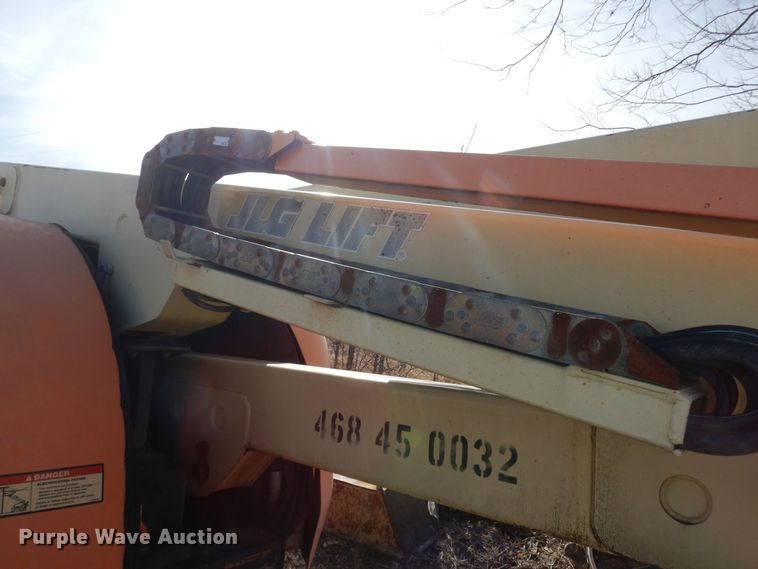 image for item DK7610 2000 JLG 450AJ  boom lift