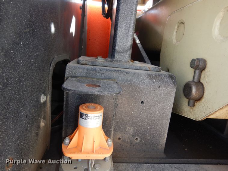 image for item DK7610 2000 JLG 450AJ  boom lift