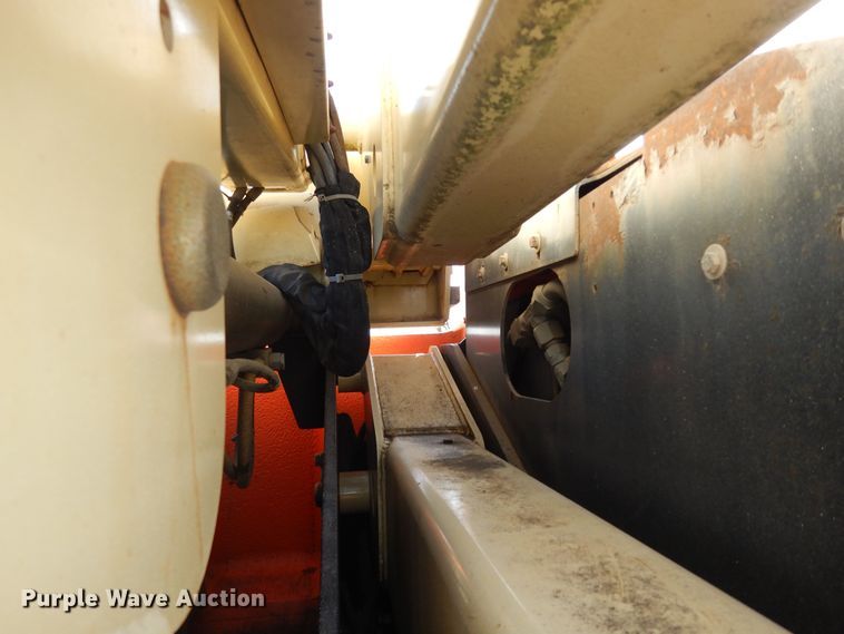 image for item DK7610 2000 JLG 450AJ  boom lift