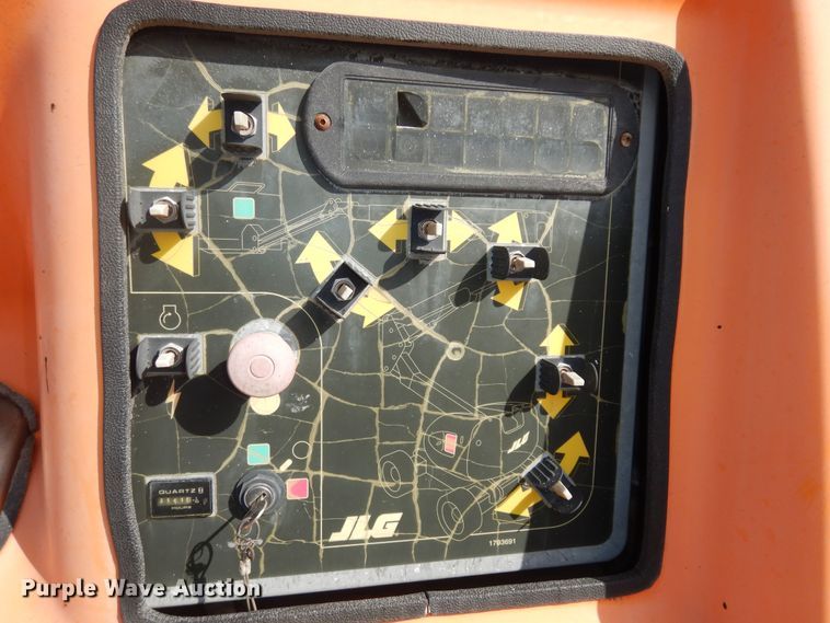 image for item DK7610 2000 JLG 450AJ  boom lift