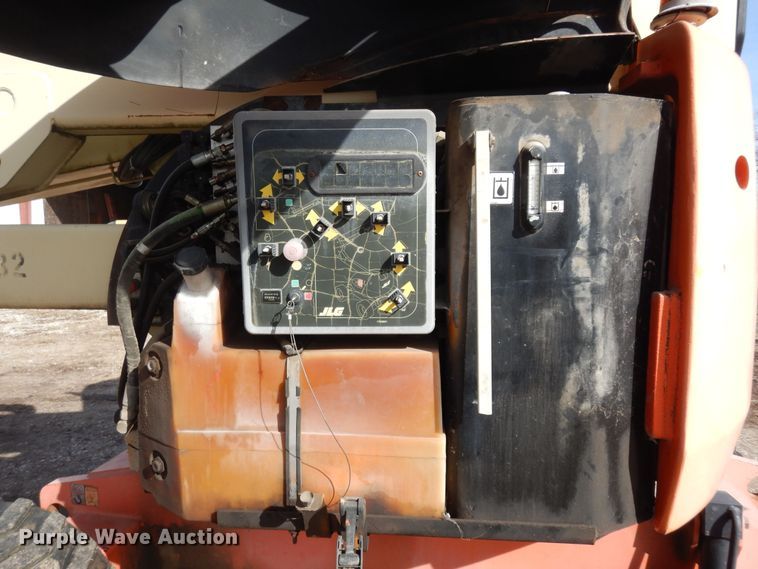 image for item DK7610 2000 JLG 450AJ  boom lift