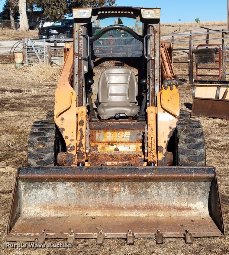 image for item DM8213 2011 Case SR200  skid steer loader