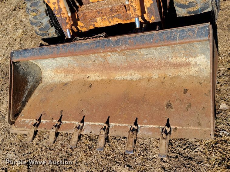 image for item DM8213 2011 Case SR200  skid steer loader