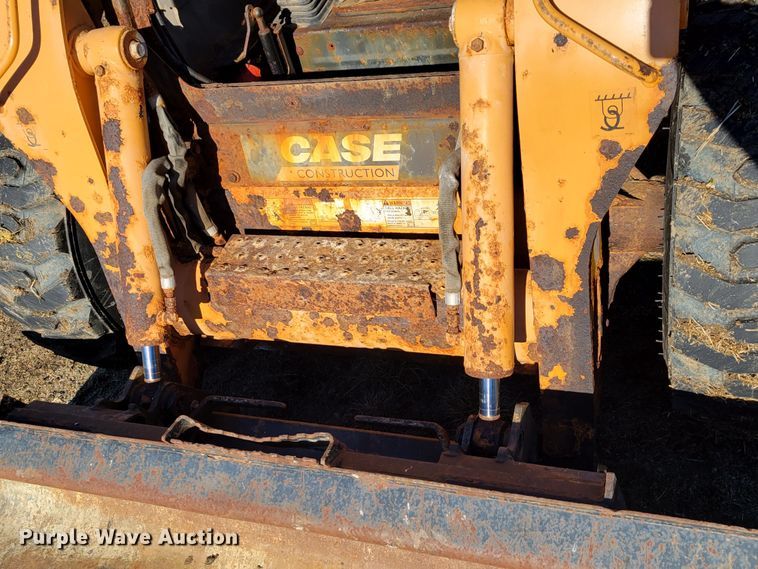 image for item DM8213 2011 Case SR200  skid steer loader