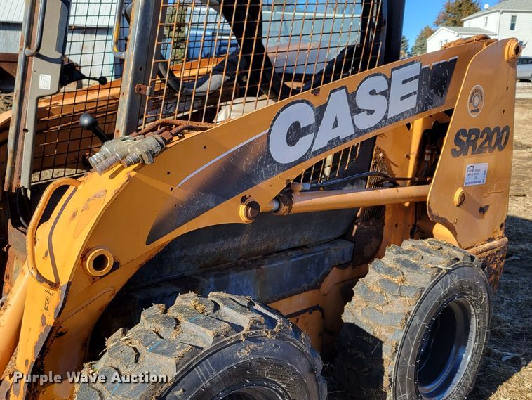 image for item DM8213 2011 Case SR200  skid steer loader