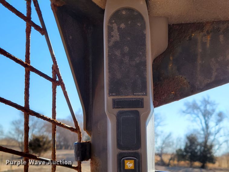 image for item DM8213 2011 Case SR200  skid steer loader