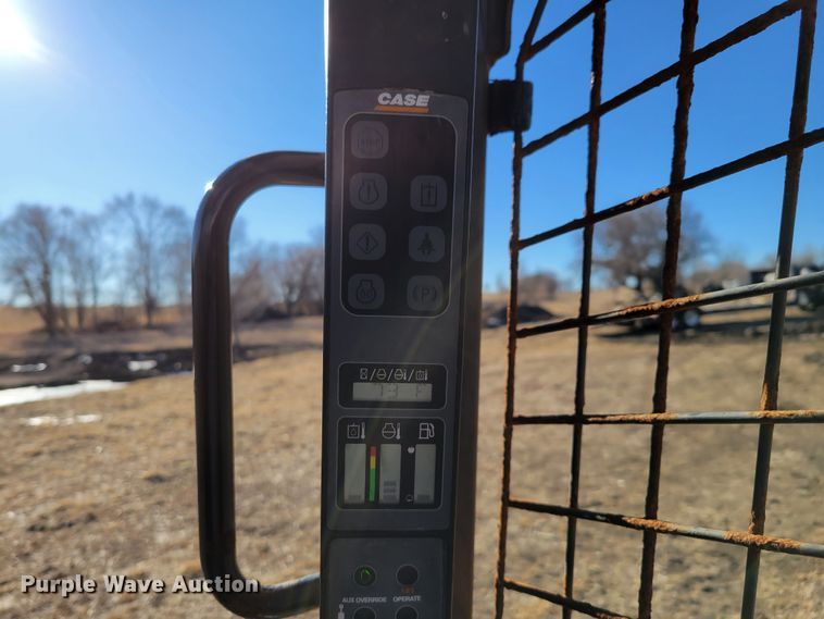 image for item DM8213 2011 Case SR200  skid steer loader